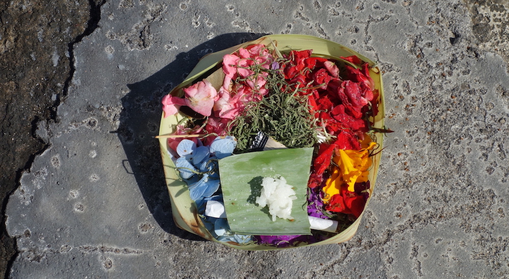 Common canang offering